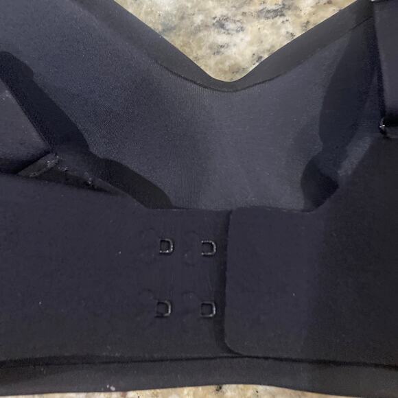 Lululemon - Black wire-free clasp back Hold True bra, 34C - Picture 3 of 6